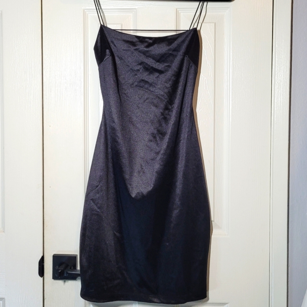 Black satin-like Bodycon mini Dress w/thin spaghetti straps 🖤 Size S/M